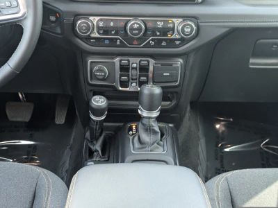 2025 Jeep Wrangler — photo 19 view