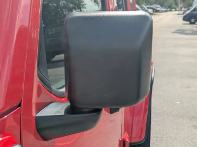 2025 Jeep Wrangler — photo 12 view