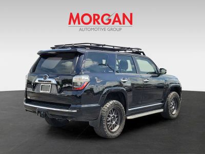 2022 Toyota 4Runner — engine compartment view