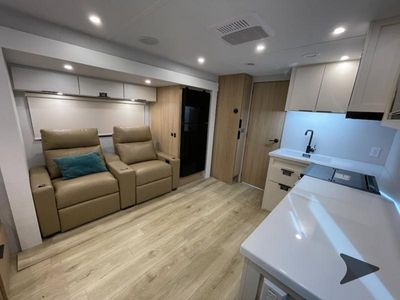 2026 Winnebago Thrive - Photo 15