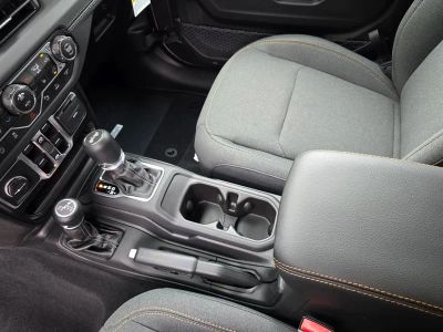 2025 Jeep Wrangler — photo 23 view