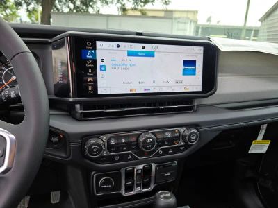 2025 Jeep Wrangler — photo 21 view
