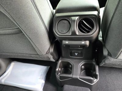 2025 Jeep Wrangler — photo 32 view