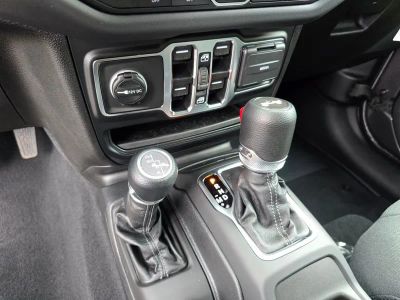 2025 Jeep Wrangler — photo 26 view