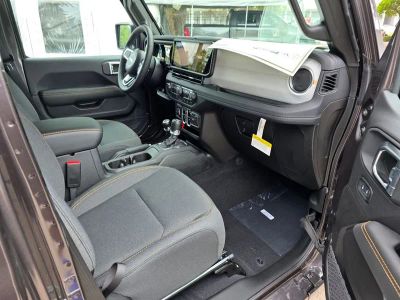 2025 Jeep Wrangler — photo 30 view