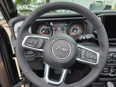 2025 Jeep Wrangler — photo 17 view