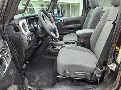 2025 Jeep Wrangler — photo 16 view