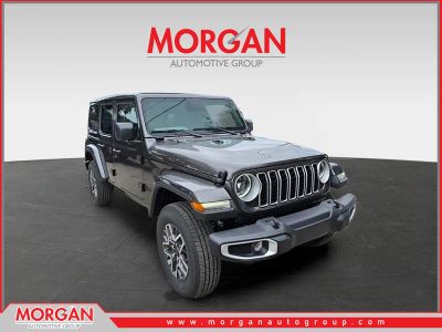2025 Jeep Wrangler Sahara in Granite Crystal Metallic Clearcoat — front three-quarter view