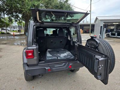 2025 Jeep Wrangler — photo 35 view