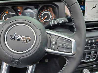 2025 Jeep Wrangler — photo 19 view