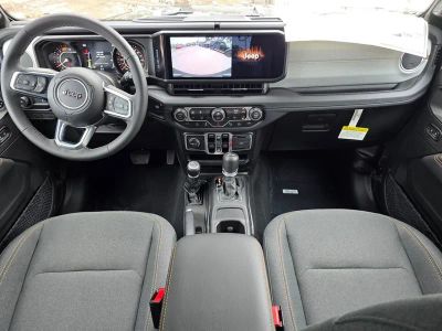 2025 Jeep Wrangler — photo 33 view