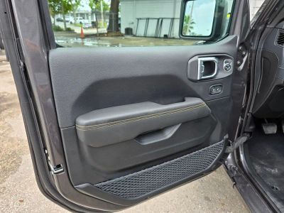 2025 Jeep Wrangler — photo 13 view