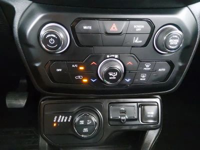 2023 Jeep Renegade - Photo 16