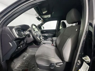 2016 Toyota Tacoma — photo 12 view