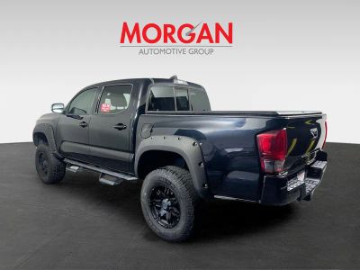 2016 Toyota Tacoma — detail view