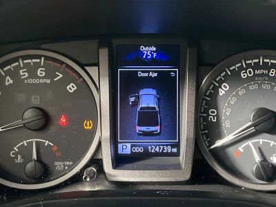 2016 Toyota Tacoma — photo 19 view