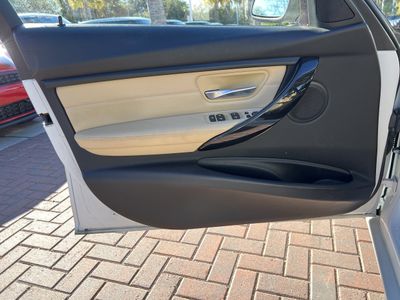 2018 BMW 3 Series 320i xDrive - Photo 14