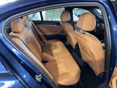 2023 BMW 5 Series — photo 12 view