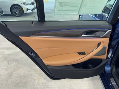 2023 BMW 5 Series — photo 16 view