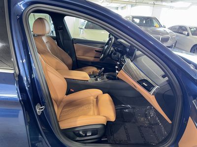 2023 BMW 5 Series — photo 10 view