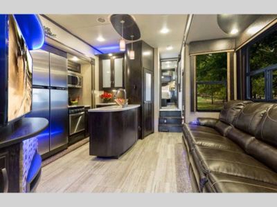 2017 Grand Design Momentum M-Class - Photo 2