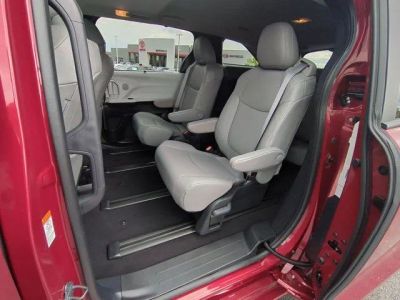 2025 Toyota Sienna - Photo 16