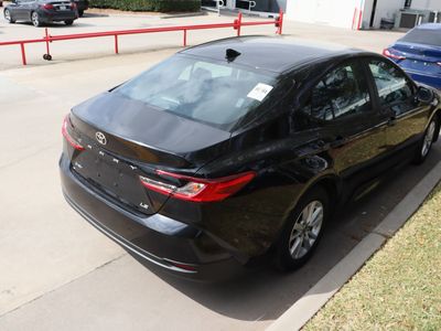 2025 Toyota Camry — photo 11 view