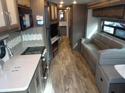 2023 Thor Motor Coach HURRICANE - Photo 5