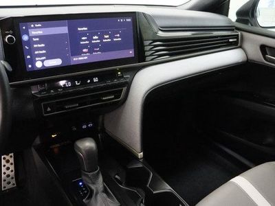 2025 Toyota Camry FWD - Photo 16