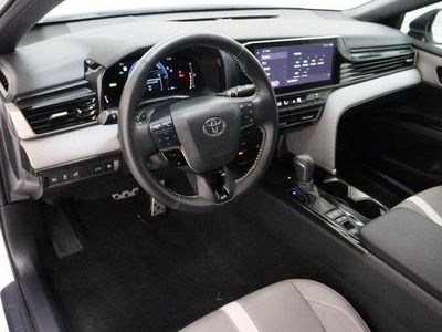 2025 Toyota Camry FWD - Photo 13