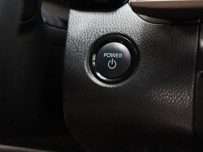 2025 Toyota Camry FWD - Photo 18