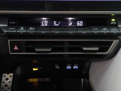 2025 Toyota Camry FWD - Photo 20