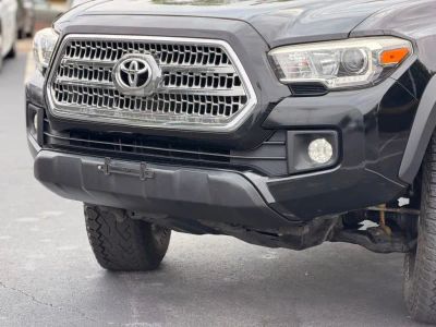 2017 Toyota Tacoma - Photo 10