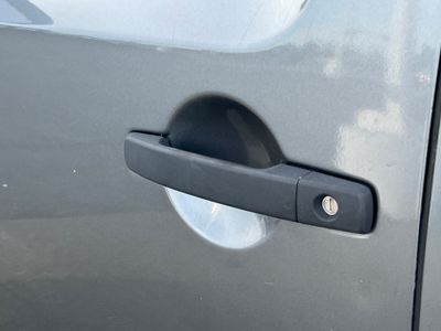 2017 Nissan Frontier - Photo 19