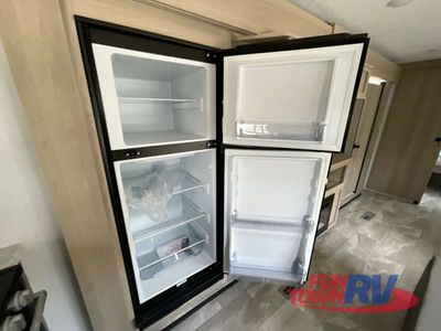 2025 Dutchmen RV Kodiak Ultra-Lite - Photo 16