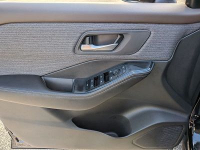 2023 Nissan Rogue — photo 10 view