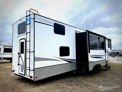 2023 Keystone Avalanche - Photo 3