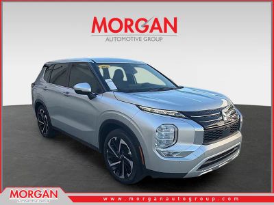 2022 Mitsubishi Outlander SE in Mercury Gray Metallic — front three-quarter view