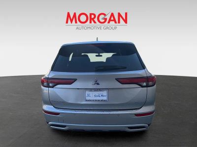 2022 Mitsubishi Outlander — engine compartment view