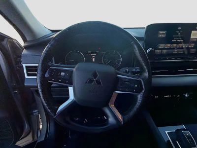 2022 Mitsubishi Outlander — photo 10 view