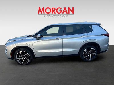 2022 Mitsubishi Outlander — interior view