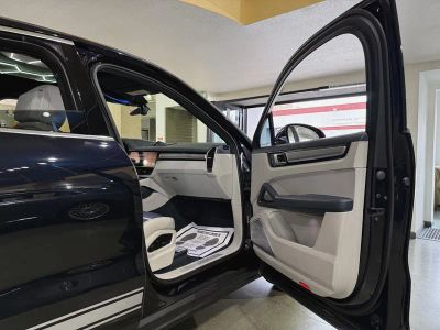 2022 Porsche Cayenne - Photo 12