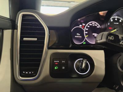 2022 Porsche Cayenne - Photo 26
