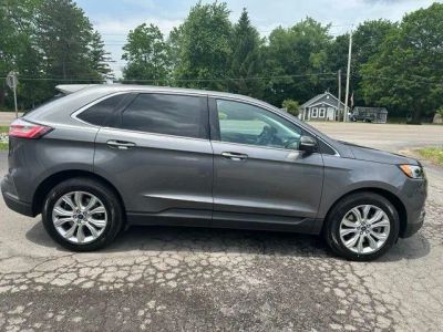2022 Ford Edge — detail view