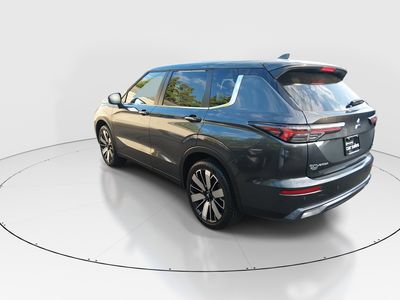 2025 Mitsubishi Outlander — detail view