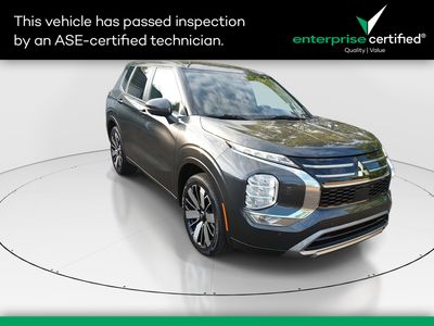 2025 Mitsubishi Outlander SE S-AWC — front three-quarter view