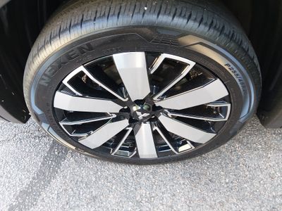 2025 Mitsubishi Outlander — photo 10 view