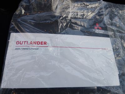 2025 Mitsubishi Outlander — photo 20 view