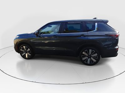 2025 Mitsubishi Outlander — interior view