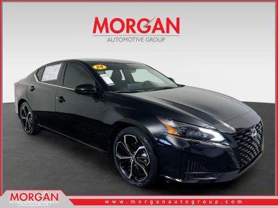 2024 Nissan Altima 2.5 SR in Super Black — front three-quarter view